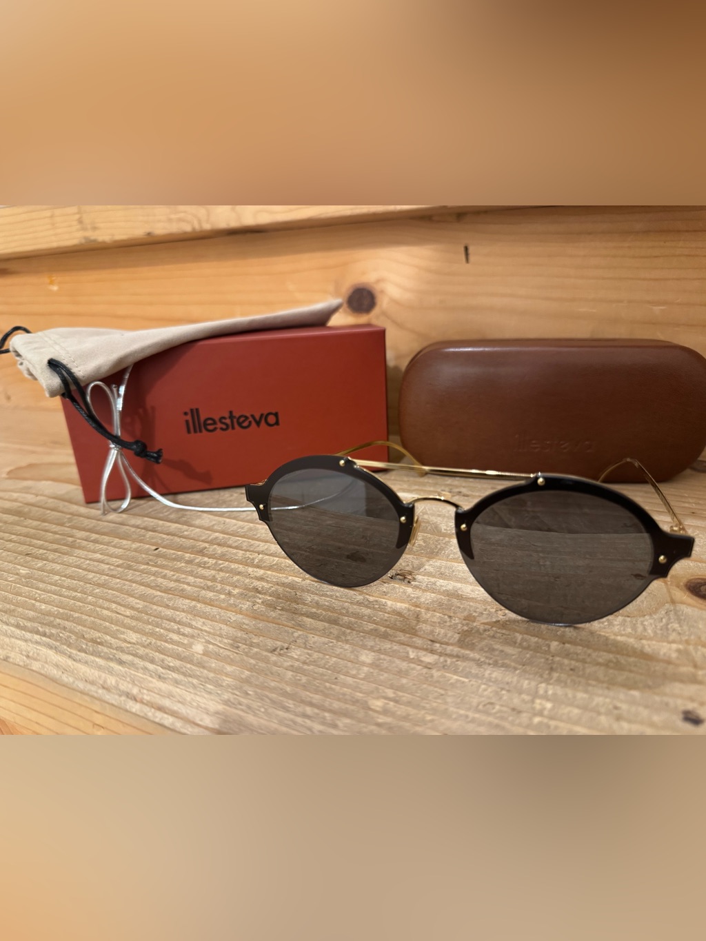 Illesteva Round Sunglasses In Black & Gold With Dark Lenses